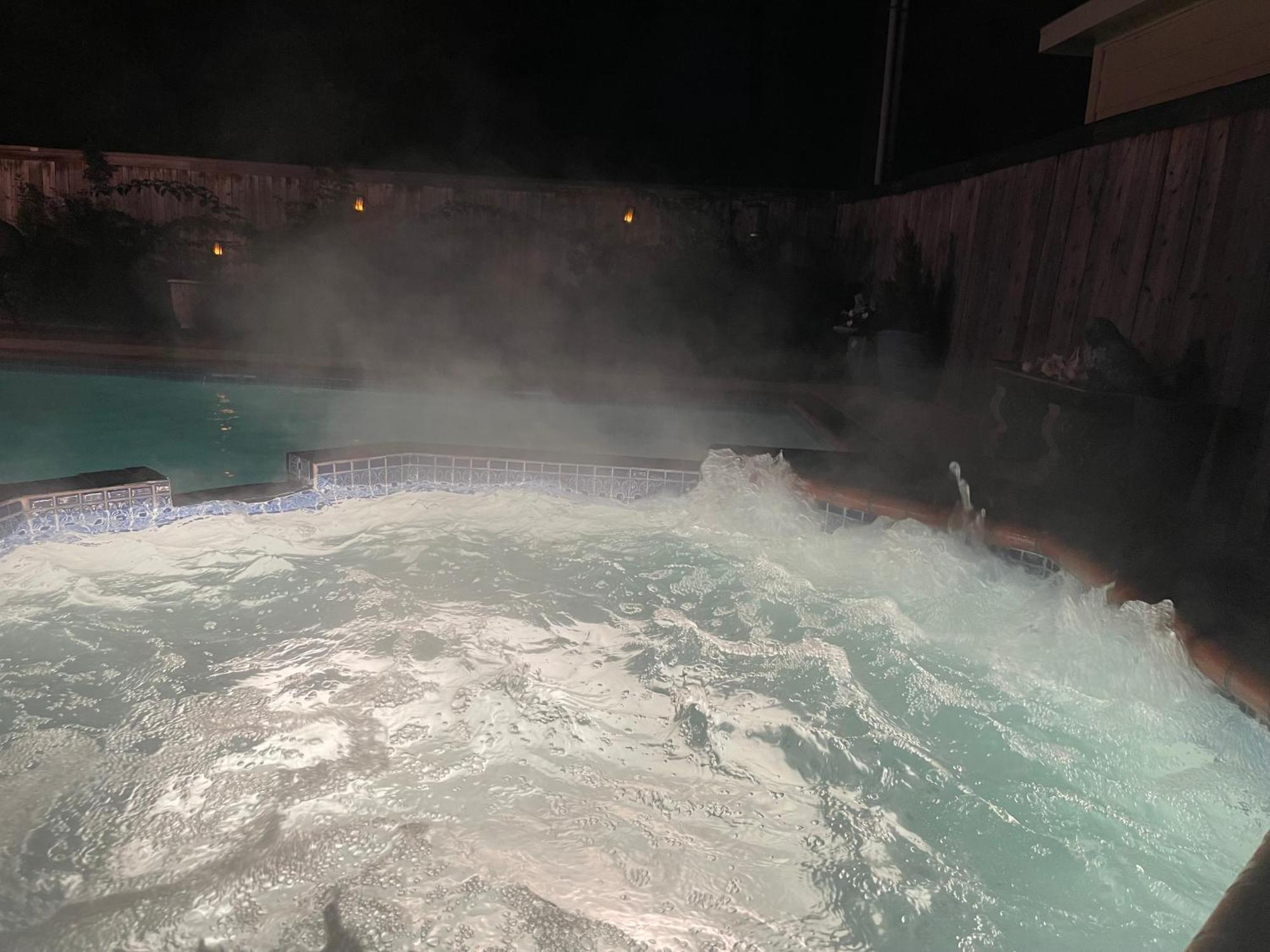 Royce Mini-Mansion With Heated Pool & Spa ヒューストン エクステリア 写真
